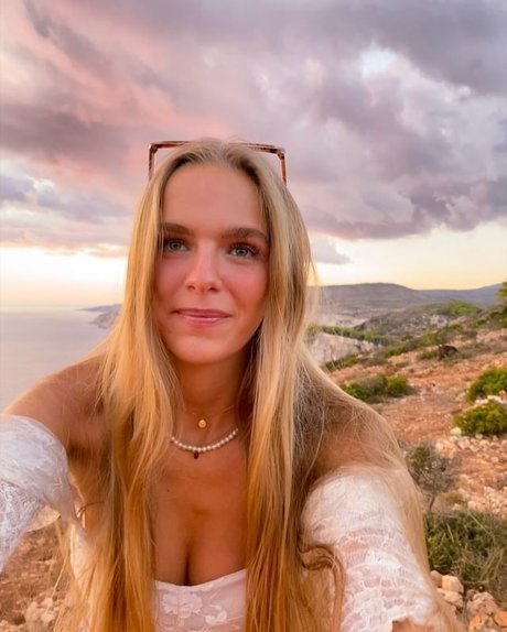 Lies Zhara_ 裸のモデル ギャラリー