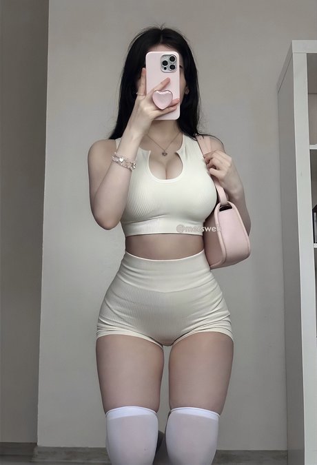 Mersweb セクシーモデル 写真