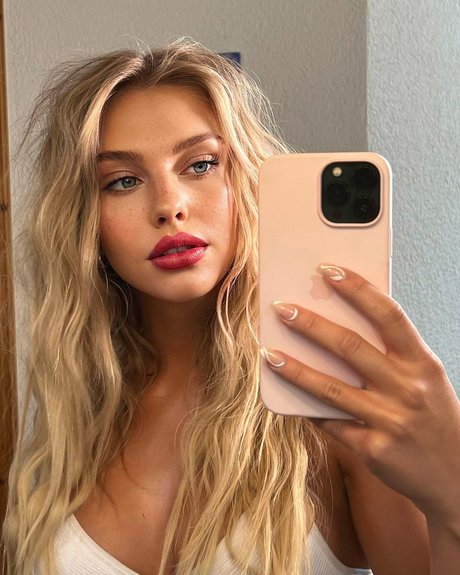 曲線美のティーンズOnlyFans 美しい 画像