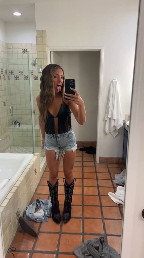 ビキニストリップOnlyFans アート裸 画像