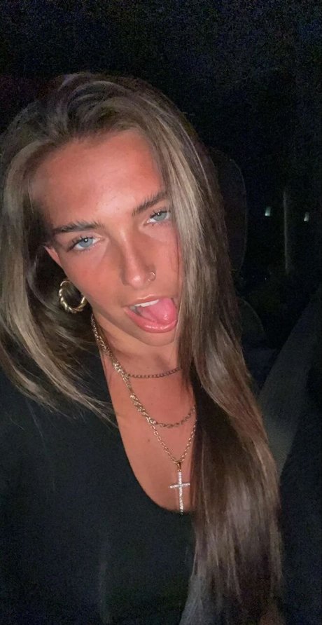 トゥワークオンリーファン セクシーヌード アーカイブ