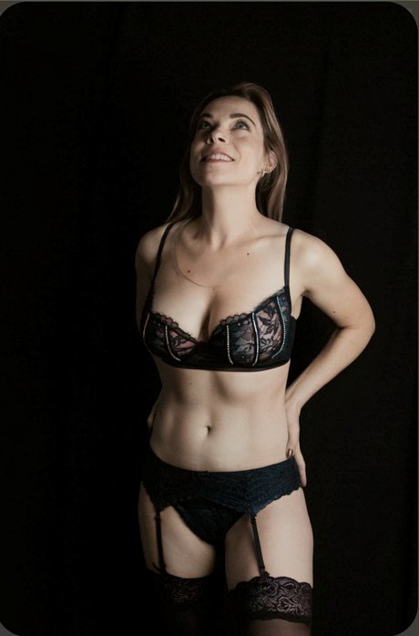 Dina Belenkaya ヌードスター 画像