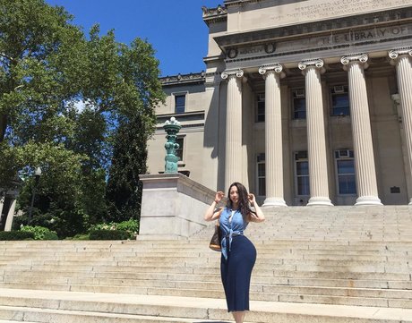 金髪の小柄なOnlyFans ホットxxx 写真