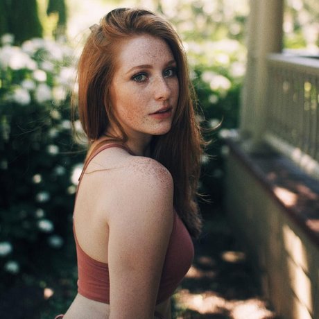 Madeline Ford 美しいスター 画像