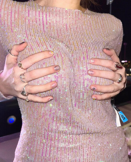 18歳のOnlyFans ホットセックス 写真