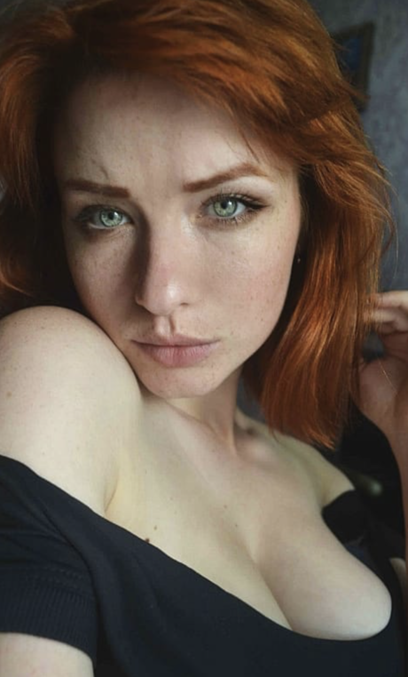 Innervus_ ポルノスター ヌード 画像