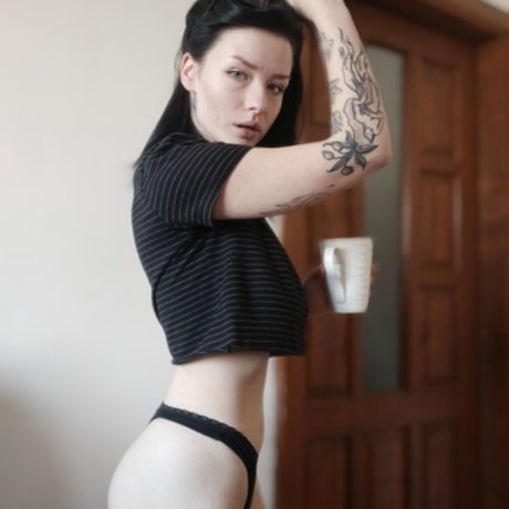 Innervus_ ポルノスター 美しい 画像