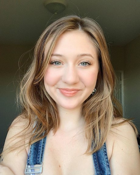 Jordan Burton アダルトスター ギャラリー