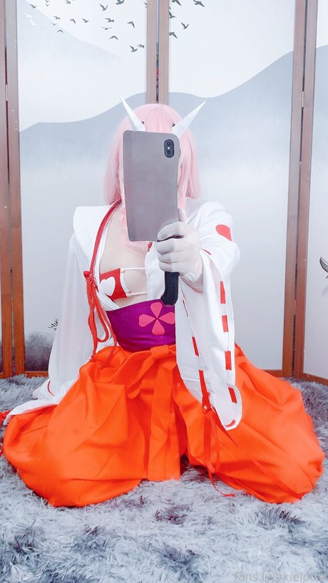 Yaxie Lotte ヌードのポルノスター 画像