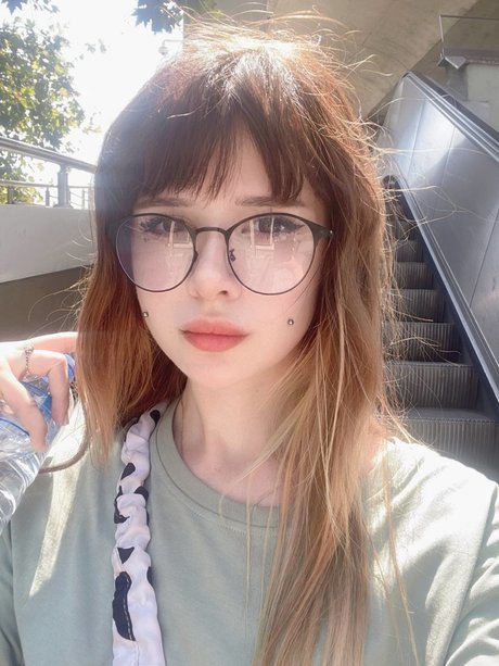 小柄なBBC OnlyFans 美しいヌード 画像