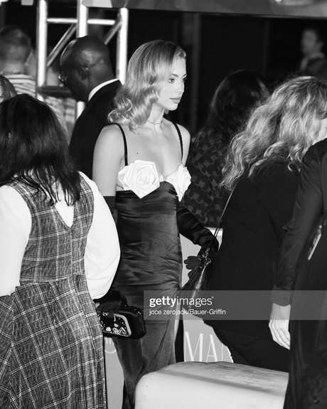 曲線美の赤毛OnlyFans 美しいヌード 写真