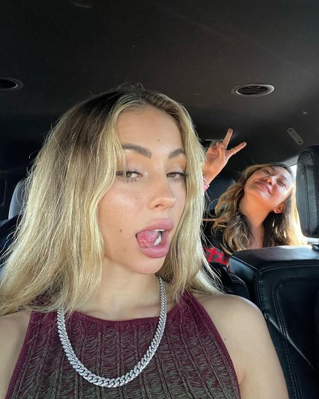 ニューハーフ巨乳OnlyFans ベスト 写真