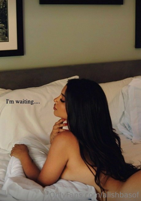 Alishba ポルノスター セクシー ギャラリー