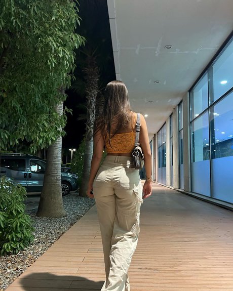 Sinem Ozgur セックスモデル 写真