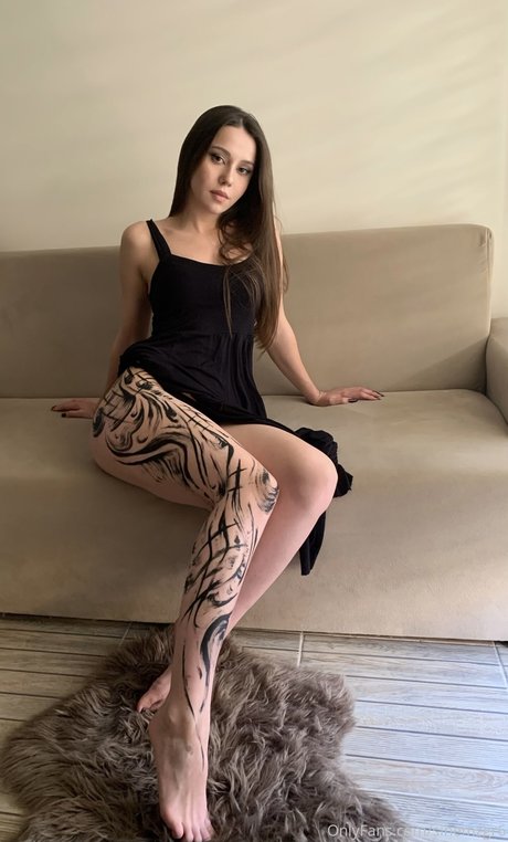 Sinem Ozgur アートモデル 写真