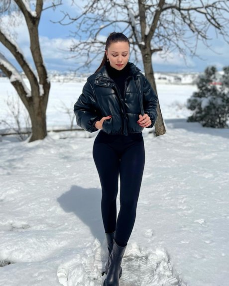 Sinem Ozgur 完璧なスター 画像