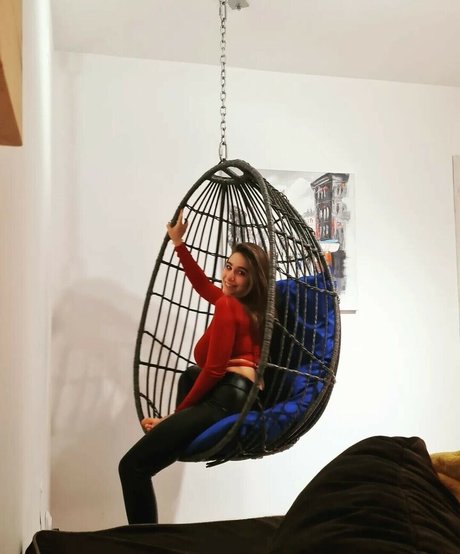 Yonia ヌードのポルノスター ギャラリー