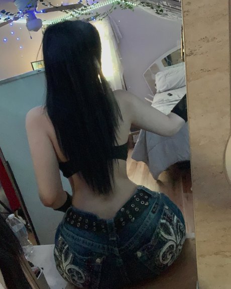 ブルネットの看護師OnlyFans アート裸 ギャラリー