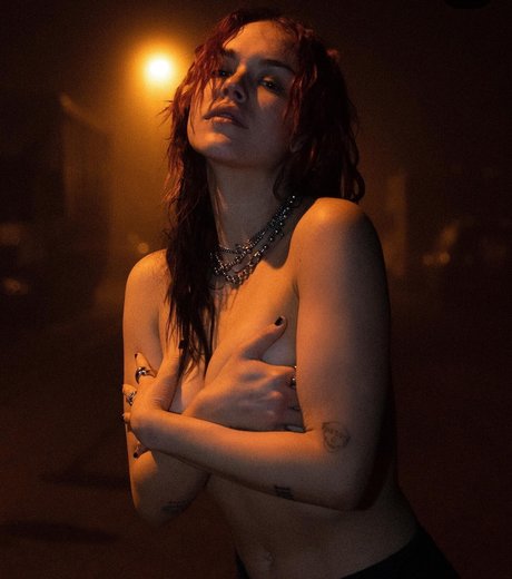 Taylor Upsahl_ エロティックモデル 画像