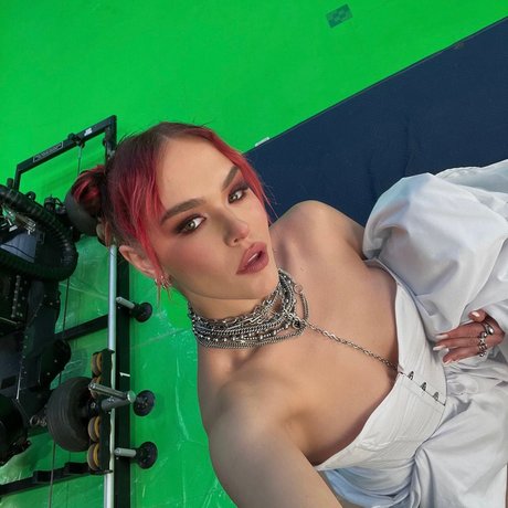 Taylor Upsahl_ エロティックモデル 写真