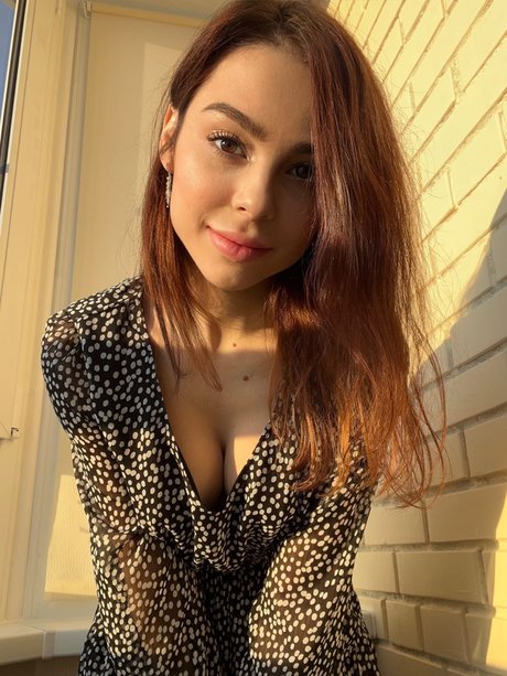 Alena Sergeevna_ アートスター ギャラリー