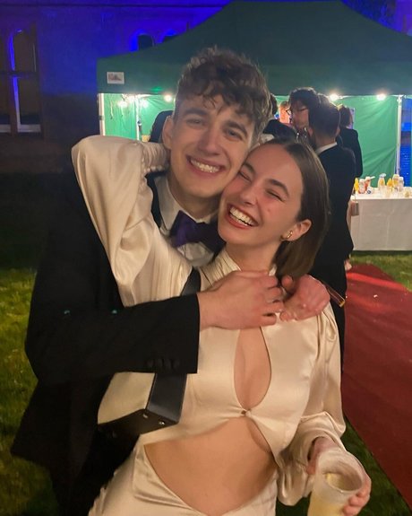 フランスのアナルOnlyFans HD 画像