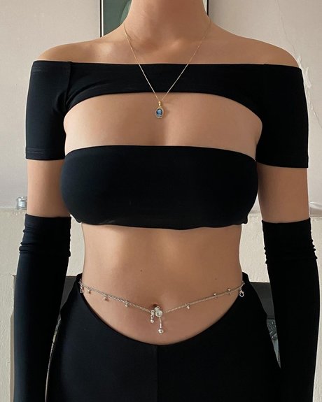 Amelie Manzoli ヌードのポルノスター 写真