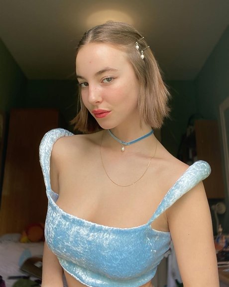 アジア人のタトゥー OnlyFans ヌード 画像