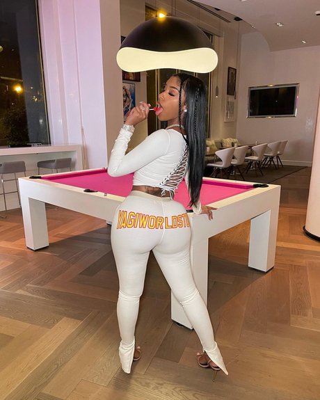 Ashley Burgos HDポルノスター 画像