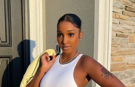 Ashley Burgos アダルトモデル ギャラリー