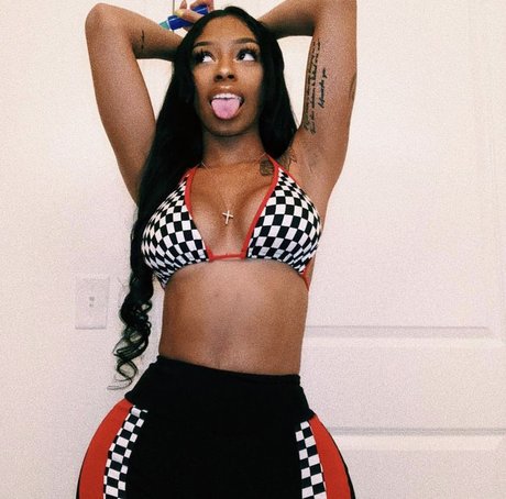 Ashley Burgos 最高のスター 画像