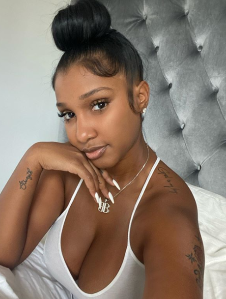 Ashley Burgos エロティック女優 画像