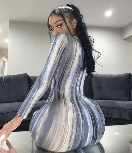 Ashley Burgos エロティックなスター 画像