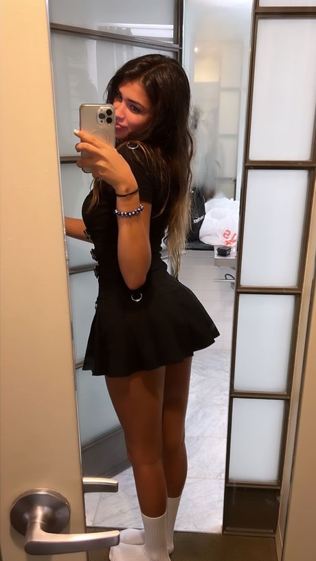 Adeline Bri 美しいスター ギャラリー