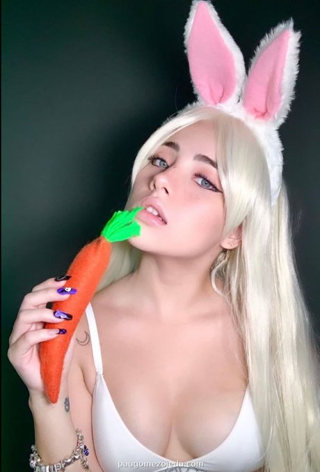 細身の巨乳OnlyFans ホットヌード 画像