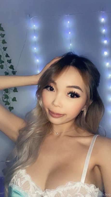 V boo 裸のポルノスター 写真