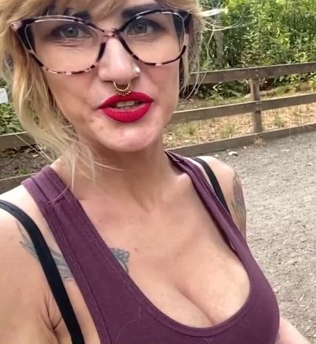 ゲイランジェリーOnlyFans アートヌード 画像