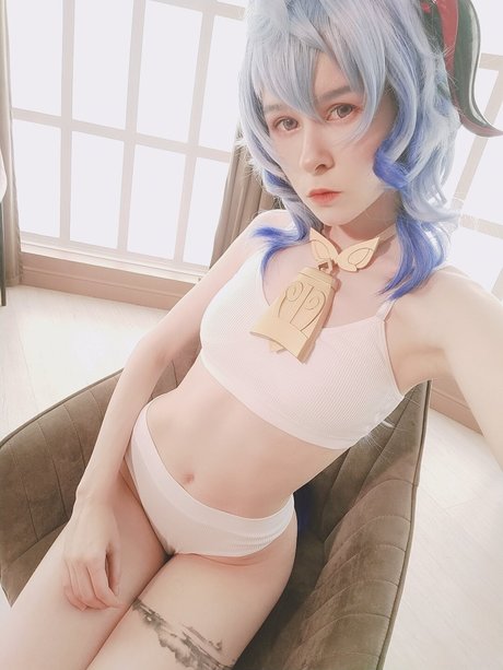 Peeve Chan ポルノスター 独占 画像