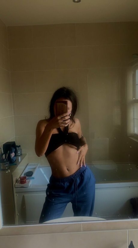 コスプレ フェムボーイ オンリーファンズ エロチック 画像