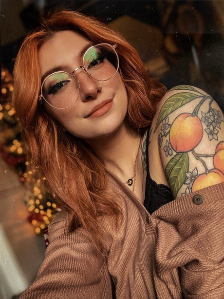 Spookyfoxx 独占女優 画像