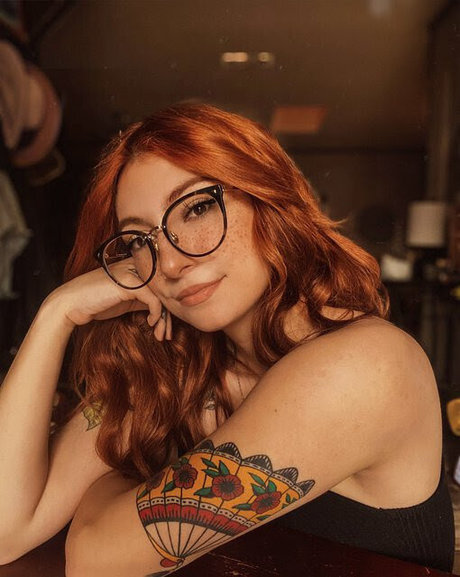 Spookyfoxx ポルノスター 写真