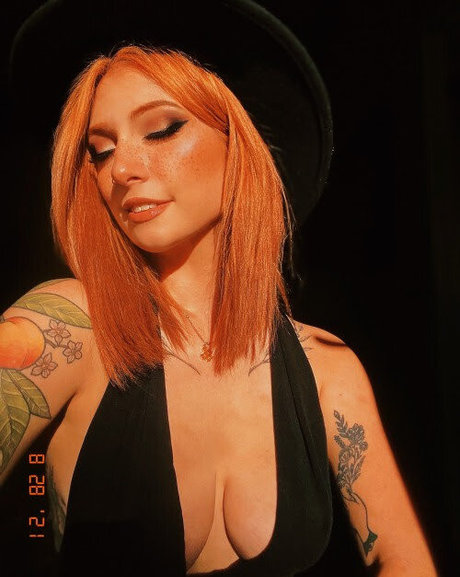 Spookyfoxx ポルノモデル 写真