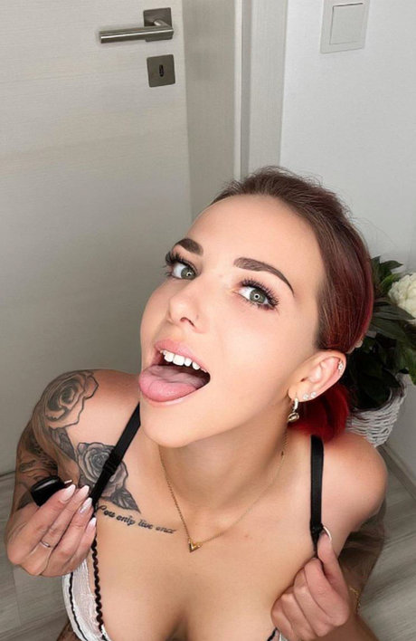 大きな白いチンポ OnlyFans ベスト 写真