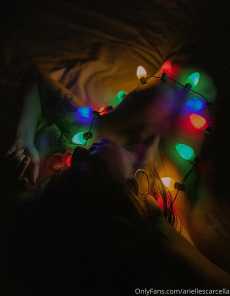 Arielle Scarcella スター ヌード アーカイブ