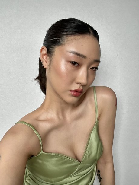 バイセクシャルカップルのOnlyFans xxx 画像