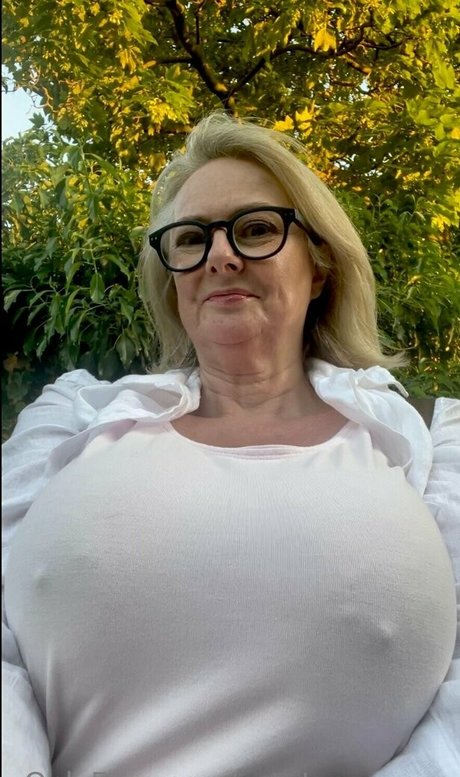 黒髪の熟女OnlyFans 裸 ギャラリー