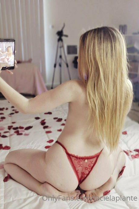 Lacie LaPlante スター ヌード 画像