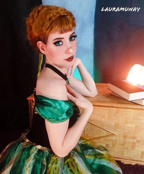 Lauramunay top profile image