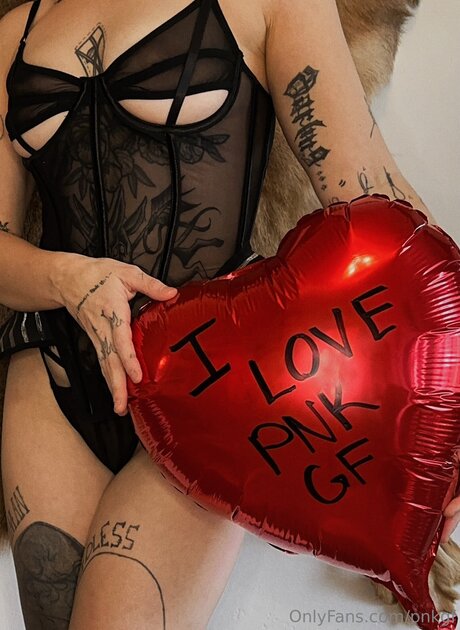 エモオンリーファン ポルノ ギャラリー