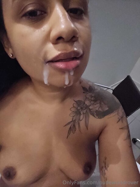 ティーンシーメールOnlyFans 無料ヌード 画像